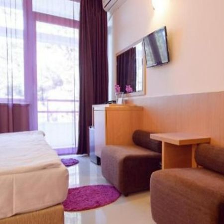 Hotel Sara เนพทุน ภายนอก รูปภาพ