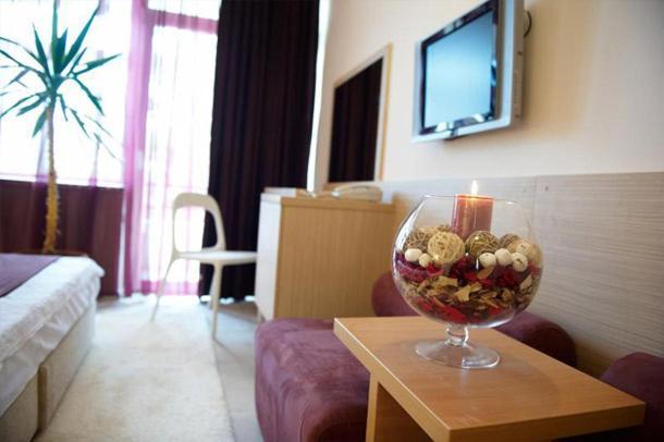 Hotel Sara เนพทุน ภายนอก รูปภาพ