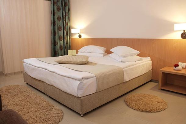 Hotel Sara เนพทุน ภายนอก รูปภาพ