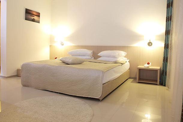 Hotel Sara เนพทุน ภายนอก รูปภาพ
