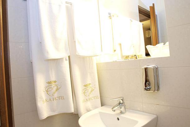 Hotel Sara เนพทุน ภายนอก รูปภาพ