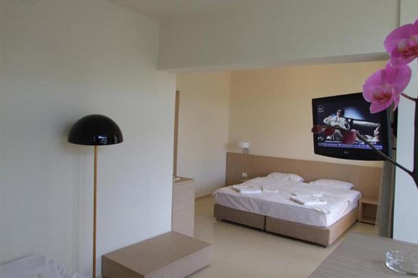 Hotel Sara เนพทุน ภายนอก รูปภาพ